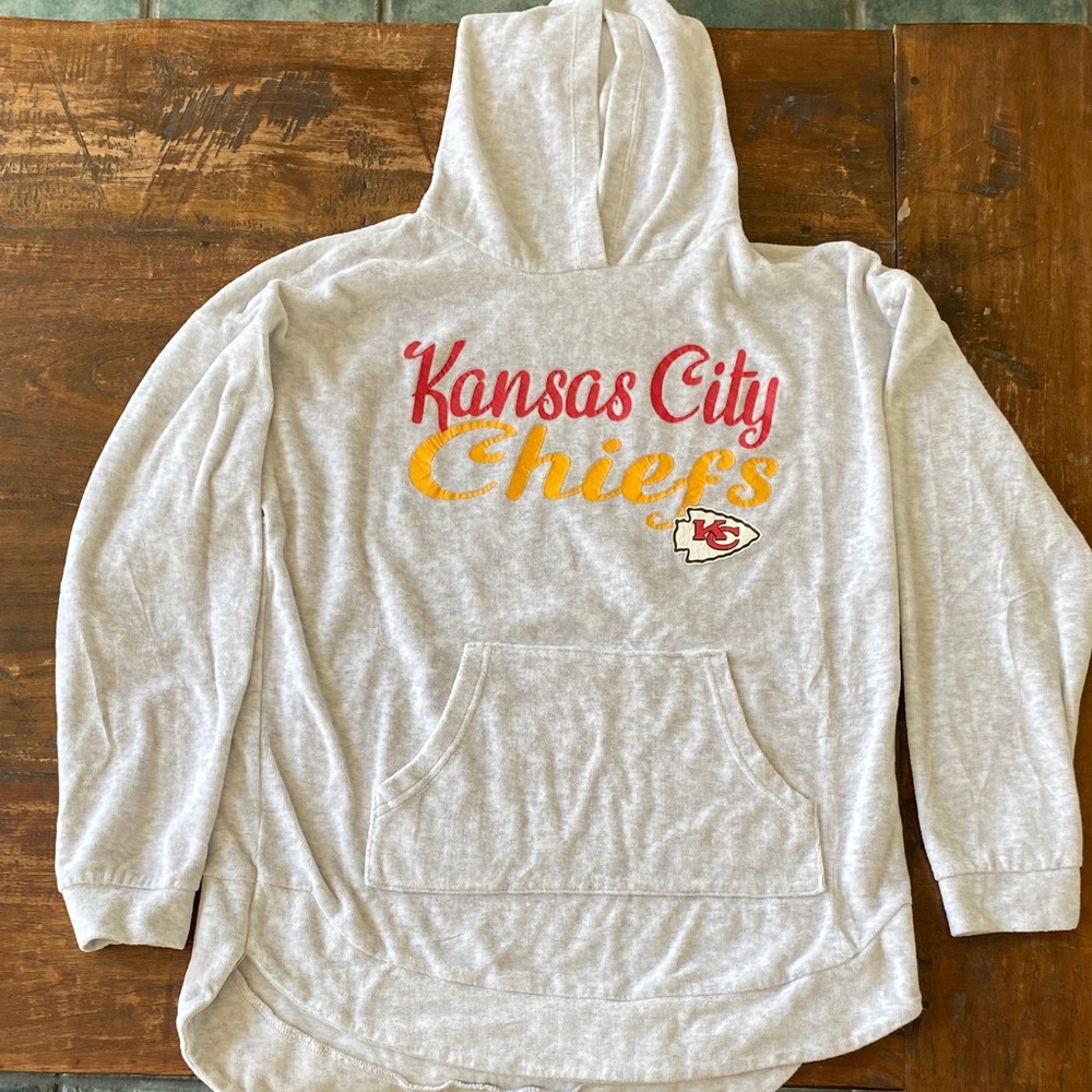NFL Team Apparel Women's Sweatshirt in Gray